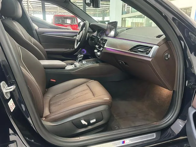 BMW 5 Series 2022 530Li Лидирующий M Спортивный костюм экстерьер фото 6