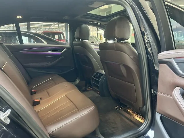 BMW 5 Series 2022 530Li Лидирующий M Спортивный костюм экстерьер фото 8