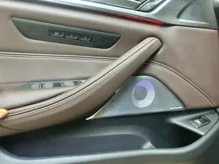 BMW 5 Series 2022 530Li Лидирующий M Спортивный костюм интерьер фото 9