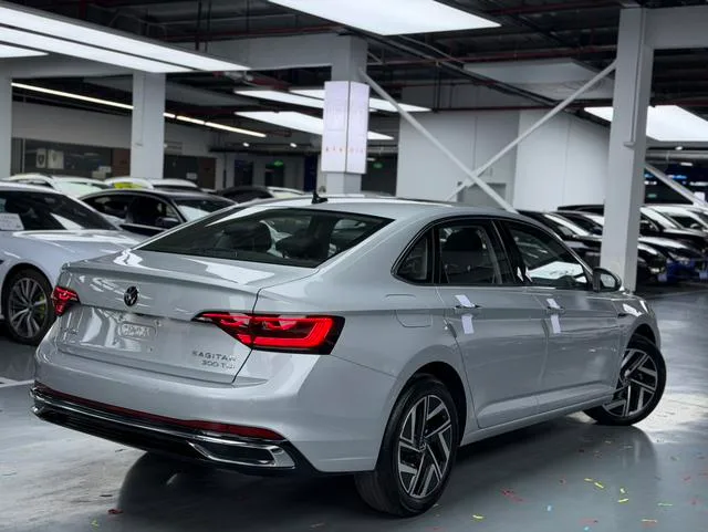 Volkswagen Sagitar 2024 300TSI DSG Version transcendée intérieur photo 7