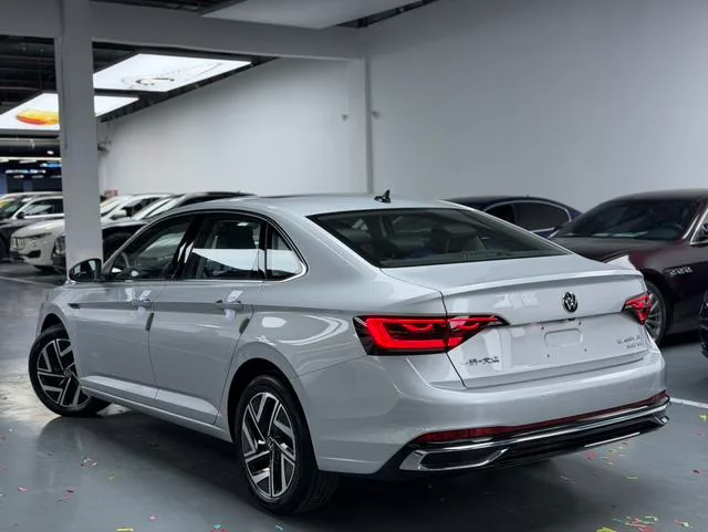 Volkswagen Sagitar 2024 300TSI DSG Version transcendée intérieur photo 9