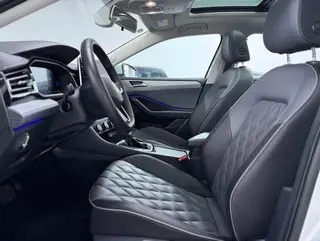 Volkswagen Sagitar 2024 300TSI DSG Version transcendée intérieur photo 12