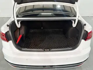 Volkswagen Bora 2023 300TSI DSG Edición Zunxing interior foto 6