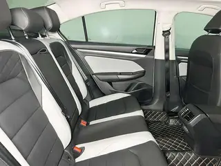Volkswagen Bora 2023 300TSI DSG Edición Zunxing interior foto 7