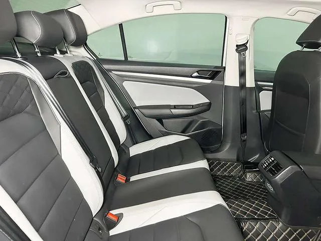 Volkswagen Bora 2023 300TSI DSG Edición Zunxing interior foto 7