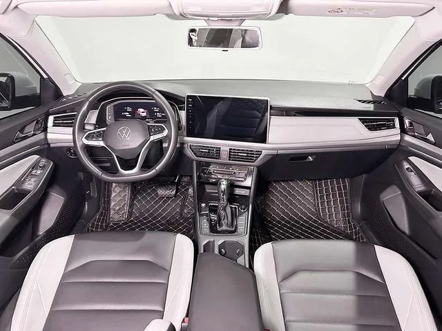 Volkswagen Bora 2023 300TSI DSG Edición Zunxing interior foto 9