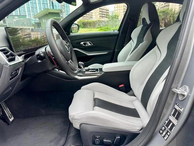 BMW M3 2023 M3 Berline quatre portes M xDrive Version Thunder intérieur photo 11 BMW M3 2023 M3 Berline quatre portes M xDrive Version Thunder intérieur photo 11