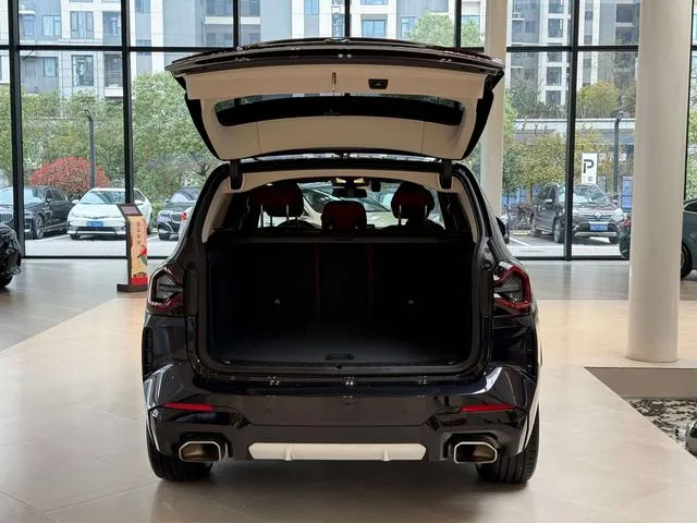 BMW X3 2022 Модификация xDrive25i M Спортивный костюм интерьер фото 9 BMW X3 2022 Модификация xDrive25i M Спортивный костюм интерьер фото 9