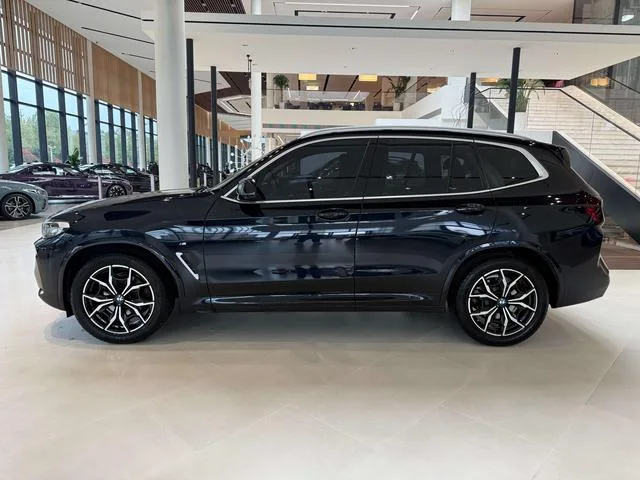 BMW X3 2022 Модификация xDrive25i M Спортивный костюм интерьер фото 11 BMW X3 2022 Модификация xDrive25i M Спортивный костюм интерьер фото 11