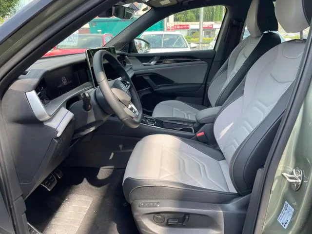 Volkswagen Tayron 2025 Tayron L 380TSI Lujo con tracción en las cuatro ruedas Easy Bolsa exterior foto 5 Volkswagen Tayron 2025 Tayron L 380TSI Lujo con tracción en las cuatro ruedas Easy Bolsa exterior foto 5