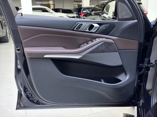 BMW X5 2022 xDrive 30Li M Conjunto deportivo interior foto 10 BMW X5 2022 xDrive 30Li M Conjunto deportivo interior foto 10