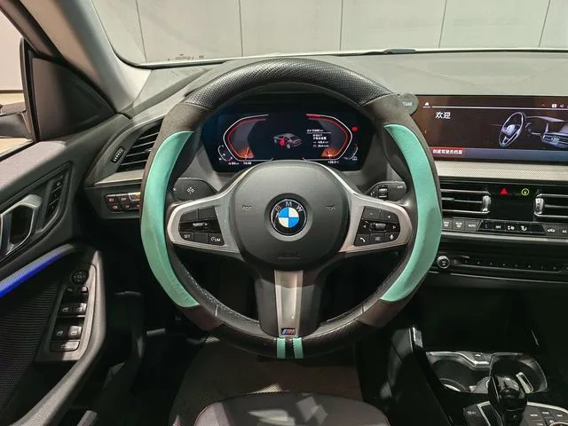BMW 2 Series 2023 225i Coupé de cuatro puertas M Conjunto deportivo interior foto 9 BMW 2 Series 2023 225i Coupé de cuatro puertas M Conjunto deportivo interior foto 9