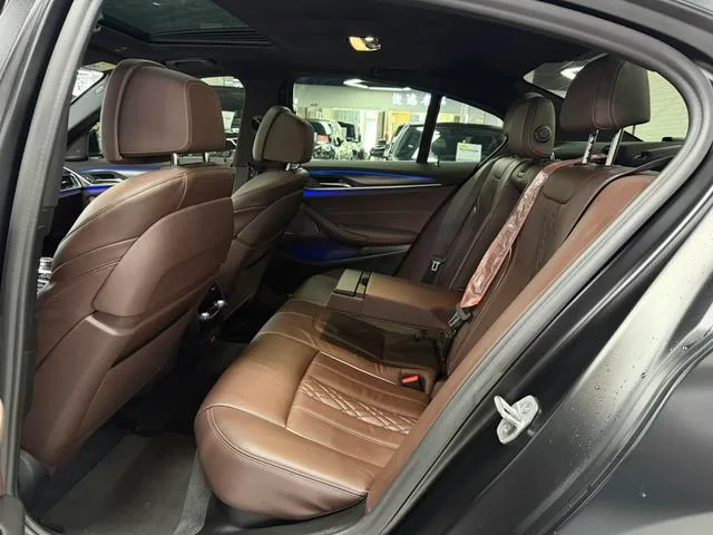 BMW 5 Series 2022 Reforma 540i Edición de moda M Conjunto deportivo exterior foto 6 BMW 5 Series 2022 Reforma 540i Edición de moda M Conjunto deportivo exterior foto 6