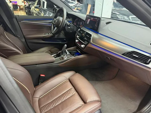 BMW 5 Series 2022 Reforma 540i Edición de moda M Conjunto deportivo interior foto 13 BMW 5 Series 2022 Reforma 540i Edición de moda M Conjunto deportivo interior foto 13