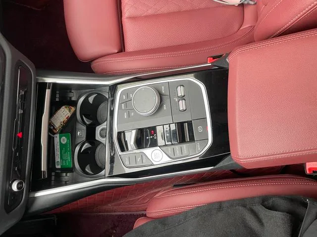 BMW 3 Series 2023 320Li M Conjunto deportivo interior foto 11 BMW 3 Series 2023 320Li M Conjunto deportivo interior foto 11