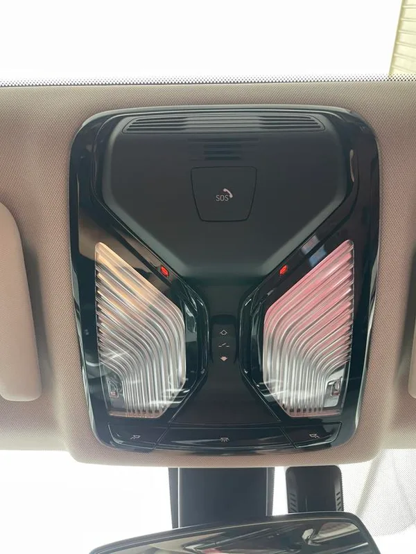 BMW 3 Series 2023 320Li M Conjunto deportivo interior foto 12 BMW 3 Series 2023 320Li M Conjunto deportivo interior foto 12