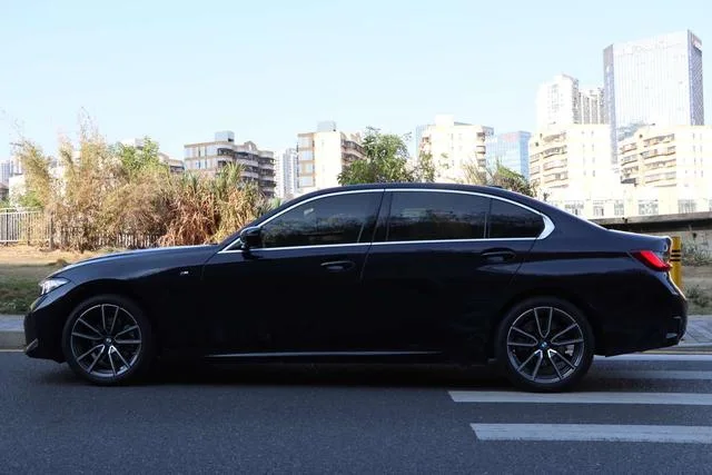 BMW 3 Series 2025 325Li M Conjunto deportivo exterior foto 7 BMW 3 Series 2025 325Li M Conjunto deportivo exterior foto 7