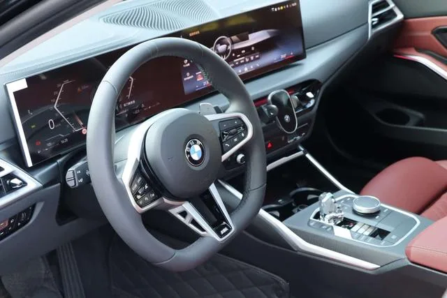 BMW 3 Series 2025 325Li M Conjunto deportivo interior foto 12 BMW 3 Series 2025 325Li M Conjunto deportivo interior foto 12