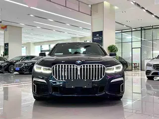 BMW 7 Series 2021 740Li Líder M Conjunto deportivo exterior foto 2