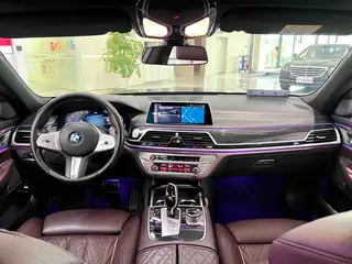 BMW 7 Series 2021 740Li Líder M Conjunto deportivo interior foto 7
