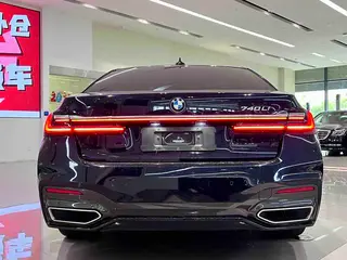 BMW 7 Series 2021 740Li Líder M Conjunto deportivo interior foto 9