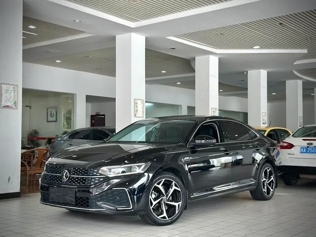 Volkswagen Passat 2023 Restyling 330TSI Star Deluxe Edition exterior photo 1 Volkswagen Passat 2023 Restyling 330TSI Star Deluxe Edition exterior photo 1