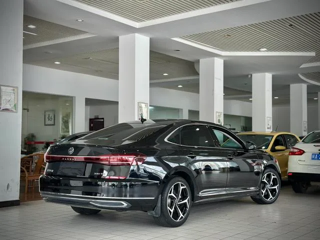 Volkswagen Passat 2023 Restyling 330TSI Star Deluxe Edition interior photo 8 Volkswagen Passat 2023 Restyling 330TSI Star Deluxe Edition interior photo 8