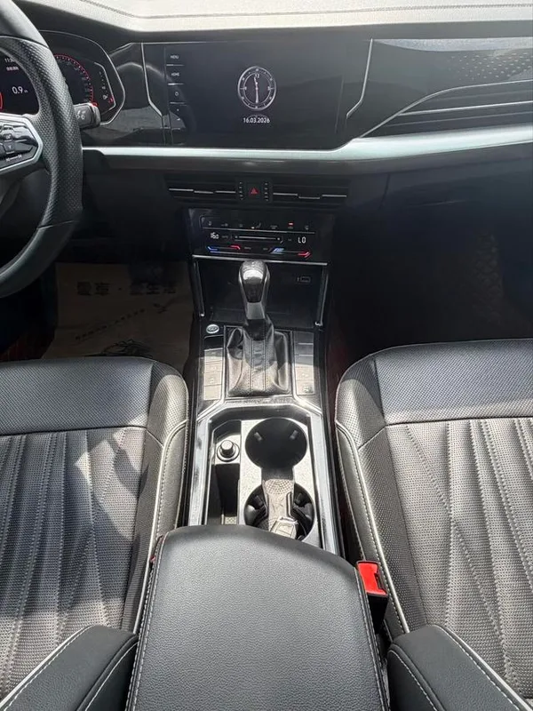 Volkswagen Passat 2022 330TSI Luxury Edition interior photo 12 Volkswagen Passat 2022 330TSI Luxury Edition interior photo 12