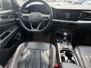 Volkswagen Passat 2022 330TSI Luxury Edition interior photo 13 Volkswagen Passat 2022 330TSI Luxury Edition interior photo 13