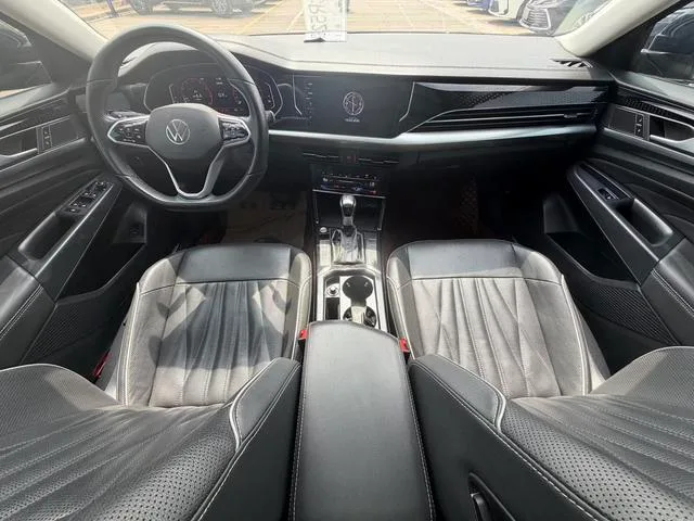 Volkswagen Passat 2022 330TSI Luxury Edition interior photo 15 Volkswagen Passat 2022 330TSI Luxury Edition interior photo 15