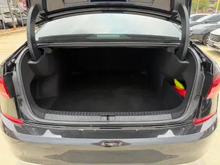 Volkswagen Passat 2022 330TSI Luxury Edition interior photo 19 Volkswagen Passat 2022 330TSI Luxury Edition interior photo 19