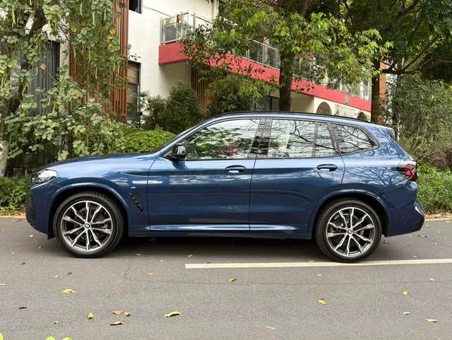 BMW X3 2022 xDrive30i Líder M Traje de noche Yao exterior foto 3 BMW X3 2022 xDrive30i Líder M Traje de noche Yao exterior foto 3