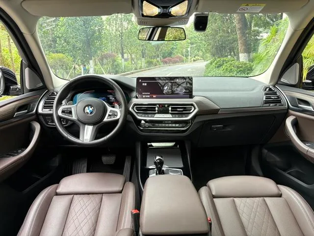BMW X3 2022 xDrive30i Líder M Traje de noche Yao interior foto 18 BMW X3 2022 xDrive30i Líder M Traje de noche Yao interior foto 18