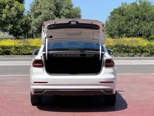 Volkswagen Lavida 2022 1.5L Automatic Comfort Version exterior photo 8 Volkswagen Lavida 2022 1.5L Automatic Comfort Version exterior photo 8