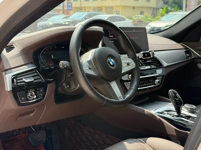 BMW 5 Series 2022 Second change 530Li Leading Type M Sports suit interior photo 12 BMW 5 Series 2022 Second change 530Li Leading Type M Sports suit interior photo 12