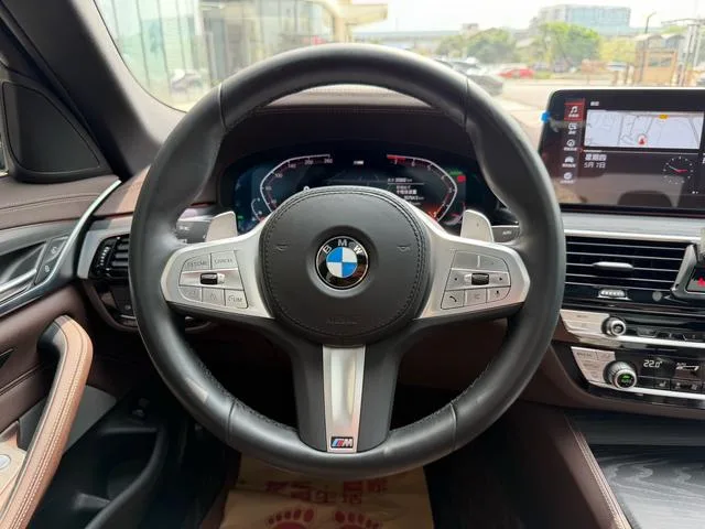 BMW 5 Series 2022 Second change 530Li Leading Type M Sports suit interior photo 13 BMW 5 Series 2022 Second change 530Li Leading Type M Sports suit interior photo 13