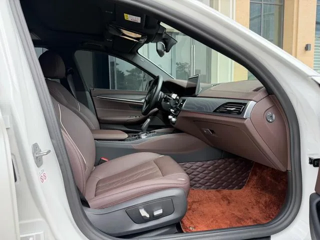 BMW 5 Series 2022 Second change 530Li Leading Type M Sports suit interior photo 19 BMW 5 Series 2022 Second change 530Li Leading Type M Sports suit interior photo 19