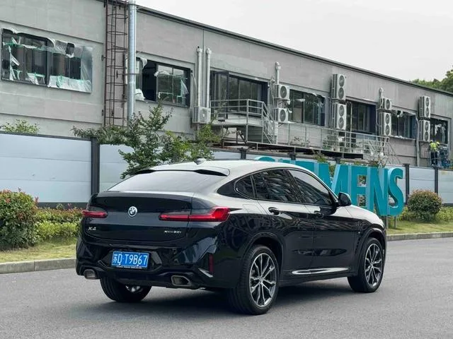 BMW X4 2022 xDrive 30i M Ensemble de sport extérieur photo 4 BMW X4 2022 xDrive 30i M Ensemble de sport extérieur photo 4
