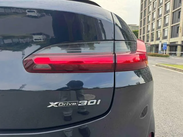 BMW X4 2022 xDrive 30i M Ensemble de sport extérieur photo 8 BMW X4 2022 xDrive 30i M Ensemble de sport extérieur photo 8