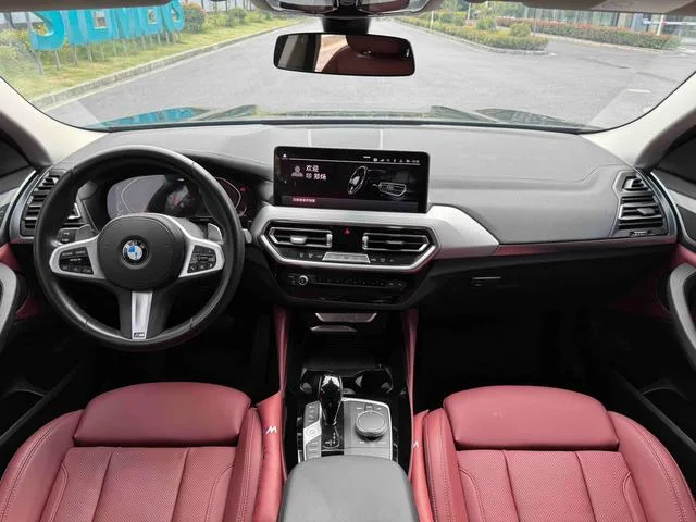 BMW X4 2022 xDrive 30i M Ensemble de sport intérieur photo 12 BMW X4 2022 xDrive 30i M Ensemble de sport intérieur photo 12