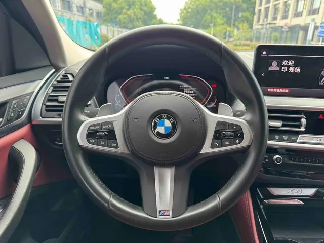 BMW X4 2022 xDrive 30i M Ensemble de sport intérieur photo 13 BMW X4 2022 xDrive 30i M Ensemble de sport intérieur photo 13