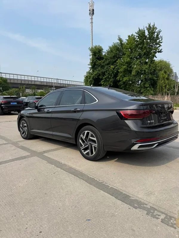 Volkswagen Sagitar 2023 300TSI DSG Premium Edition interior photo 9