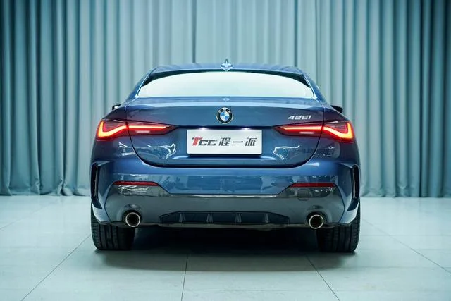 BMW 4 Series 2022 425i M Sports suit interior photo 11 BMW 4 Series 2022 425i M Sports suit interior photo 11