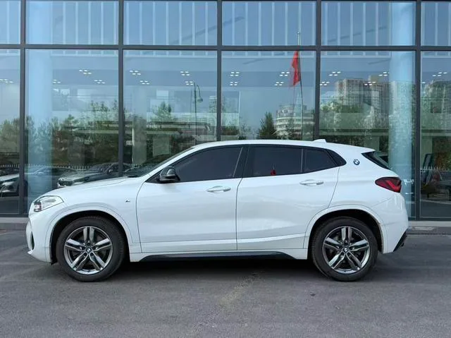 BMW X2 2023 sDrive25i M Edición nocturna deportiva exterior foto 3