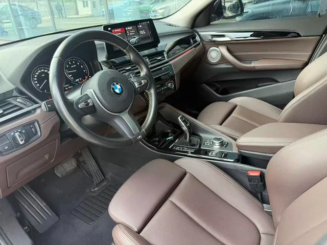 BMW X2 2023 sDrive25i M Edición nocturna deportiva exterior foto 4