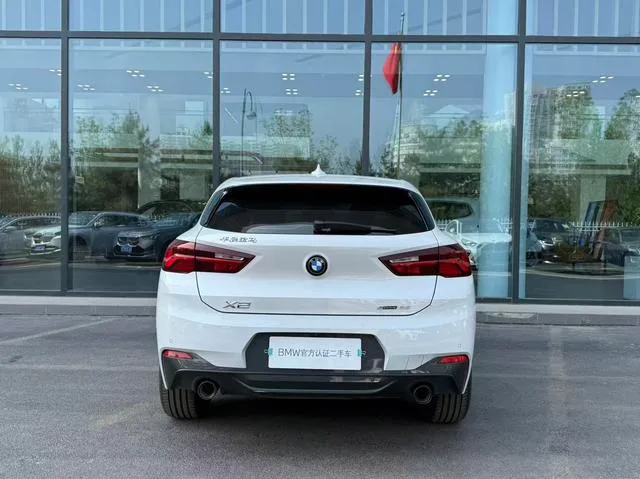 BMW X2 2023 sDrive25i M Edición nocturna deportiva interior foto 7