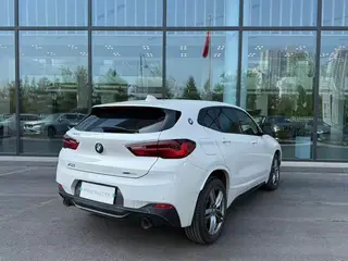 BMW X2 2023 sDrive25i M Edición nocturna deportiva interior foto 8