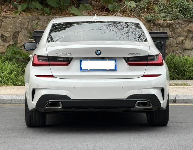 BMW 3 Series 2022 Restyling 325i M Sports suit exterior photo 6