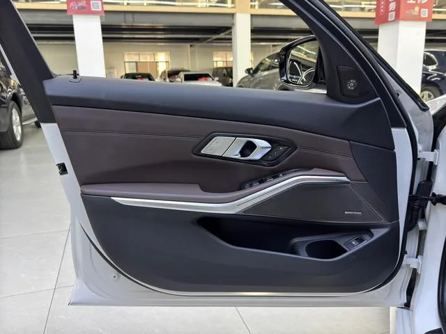 BMW 3 Series 2022 325Li M Sports Night Suit interior photo 11 BMW 3 Series 2022 325Li M Sports Night Suit interior photo 11