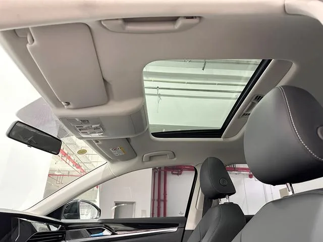 Volkswagen Passat 2024 280TSI Edición de negocios interior foto 14